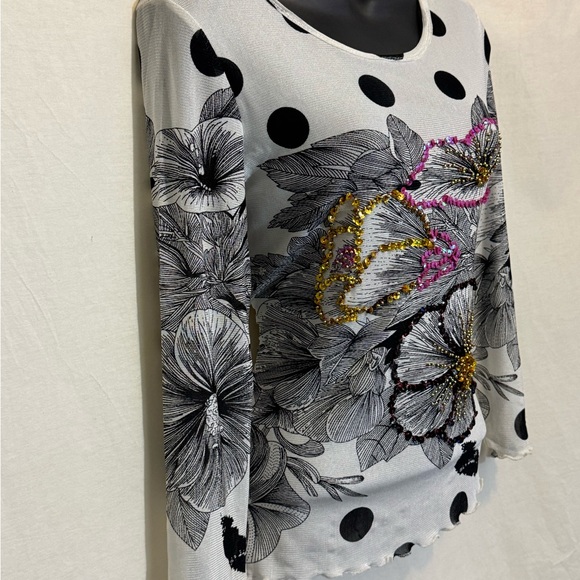 A-95 Juliette Black & White Floral &‎ Dot Sequin Detail 3/4 Sleeve Blouse Size S - Picture 4 of 15